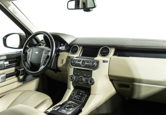 Подержанный автомобиль Land Rover Discovery 2015 года (9 фото)