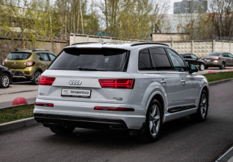Подержанный автомобиль Audi Q7 2018 года (5 фото)