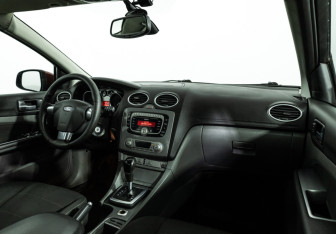 Подержанный автомобиль Ford Focus Hatchback 2008 года (9 фото)