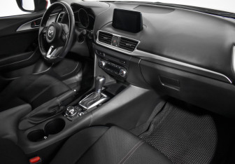 Подержанный автомобиль Mazda 3 Hatchback 2018 года (14 фото)