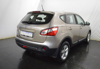 Подержанный автомобиль Nissan Qashqai 2012 года (5 фото)