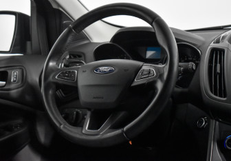 Подержанный автомобиль Ford Kuga 2017 года (15 фото)