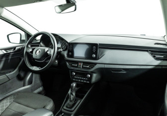 Подержанный автомобиль Skoda Rapid Liftback 2022 года (9 фото)