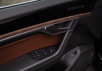 Подержанный автомобиль Volkswagen Touareg 2020 года (23 фото)