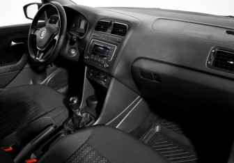 Подержанный автомобиль Volkswagen Polo Sedan 2016 года (13 фото)