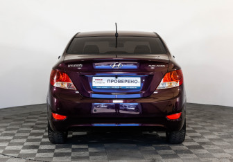Подержанный автомобиль Hyundai Solaris Sedan 2012 года (6 фото)