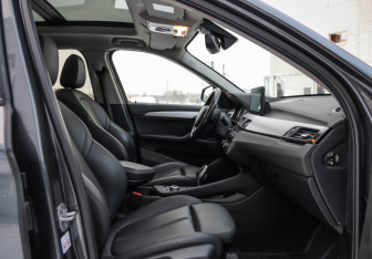 Подержанный автомобиль BMW X1 2018 года (29 фото)
