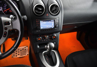 Подержанный автомобиль Nissan Qashqai 2012 года (20 фото)