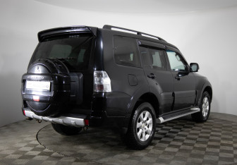Подержанный автомобиль Mitsubishi Pajero 2013 года (5 фото)