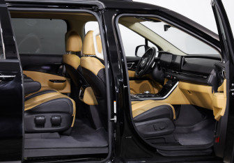 Подержанный автомобиль Kia Carnival 2021 года (30 фото)