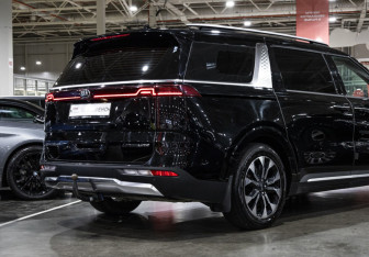 Подержанный автомобиль Kia Carnival 2020 года (7 фото)