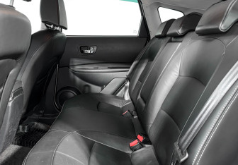 Подержанный автомобиль Nissan Qashqai 2009 года (12 фото)