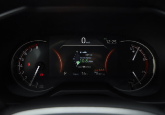Подержанный автомобиль Toyota RAV4 2022 года (17 фото)