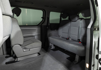 Подержанный автомобиль Hyundai H-1 2021 года (10 фото)
