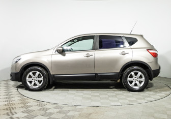 Подержанный автомобиль Nissan Qashqai 2010 года (8 фото)
