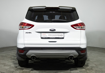 Подержанный автомобиль Ford Kuga 2016 года (6 фото)