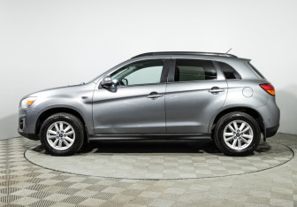 Подержанный автомобиль Mitsubishi ASX 2013 года (8 фото)