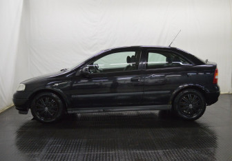 Подержанный автомобиль Opel Astra Hatchback 2003 года (8 фото)