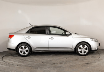 Подержанный автомобиль Kia Cerato Sedan 2009 года (4 фото)