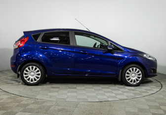 Подержанный автомобиль Ford Fiesta Hatchback 2015 года (4 фото)