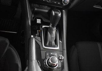 Подержанный автомобиль Mazda 3 Sedan 2017 года (18 фото)