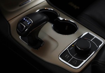 Подержанный автомобиль Jeep Grand Cherokee 2013 года (16 фото)