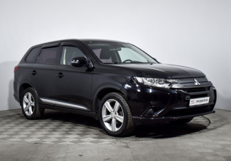 Подержанный автомобиль Mitsubishi Outlander 2017 года (3 фото)