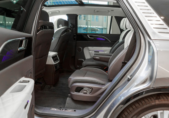 Новый Hongqi E-HS9 2022 (23 фото)