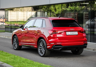 Подержанный автомобиль Audi Q3 2019 года (8 фото)