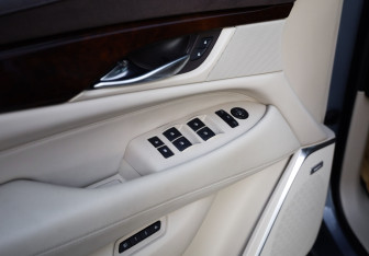 Подержанный автомобиль Cadillac Escalade Suv 2016 года (24 фото)