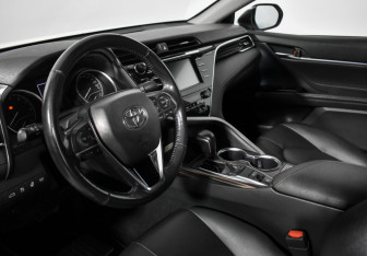 Подержанный автомобиль Toyota Camry Sedan 2018 года (9 фото)