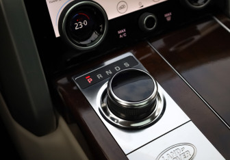 Подержанный автомобиль Land Rover Range Rover 2018 года (27 фото)