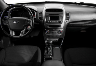 Подержанный автомобиль Kia Sorento 2016 года (13 фото)