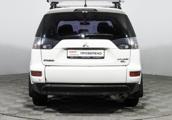 Подержанный автомобиль Mitsubishi Outlander 2011 года (6 фото)