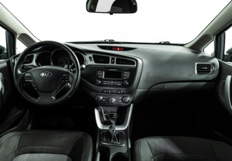 Подержанный автомобиль Kia Ceed Hatchback 2015 года (13 фото)
