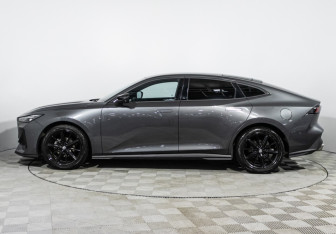 Подержанный автомобиль Changan UNI-V 2023 года (8 фото)