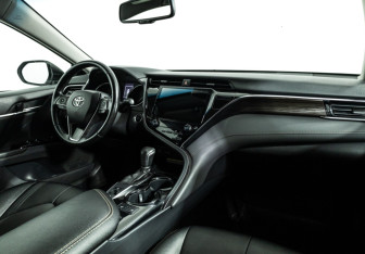 Подержанный автомобиль Toyota Camry Sedan 2018 года (9 фото)