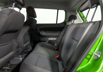 Подержанный автомобиль Skoda Fabia Hatchback 2012 года (12 фото)