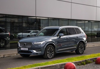 Подержанный автомобиль Volvo XC90 2021 года (3 фото)