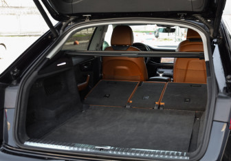 Подержанный автомобиль Audi Q8 2018 года (37 фото)