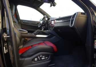 Подержанный автомобиль Porsche Cayenne 2021 года (28 фото)