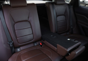 Подержанный автомобиль Jaguar F-Pace 2017 года (29 фото)