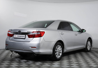Подержанный автомобиль Toyota Camry Sedan 2011 года (5 фото)