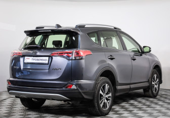 Подержанный автомобиль Toyota RAV4 2015 года (5 фото)