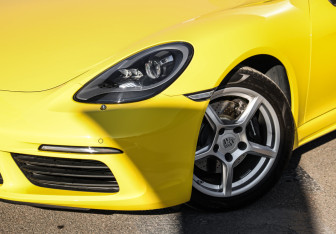 Подержанный автомобиль Porsche Boxster 2020 года (3 фото)