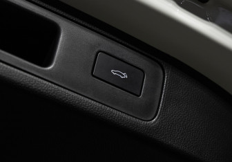 Подержанный автомобиль Geely Okavango 2023 года (24 фото)