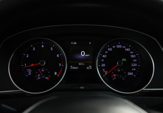 Подержанный автомобиль Volkswagen Passat Wagon 2016 года (11 фото)