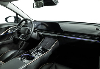 Подержанный автомобиль Omoda C5 2023 года (10 фото)