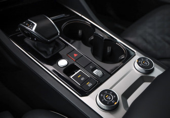 Подержанный автомобиль Volkswagen Touareg 2019 года (22 фото)