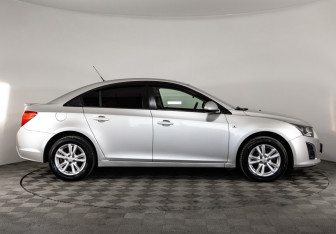 Подержанный автомобиль Chevrolet Cruze Sedan 2013 года (4 фото)
